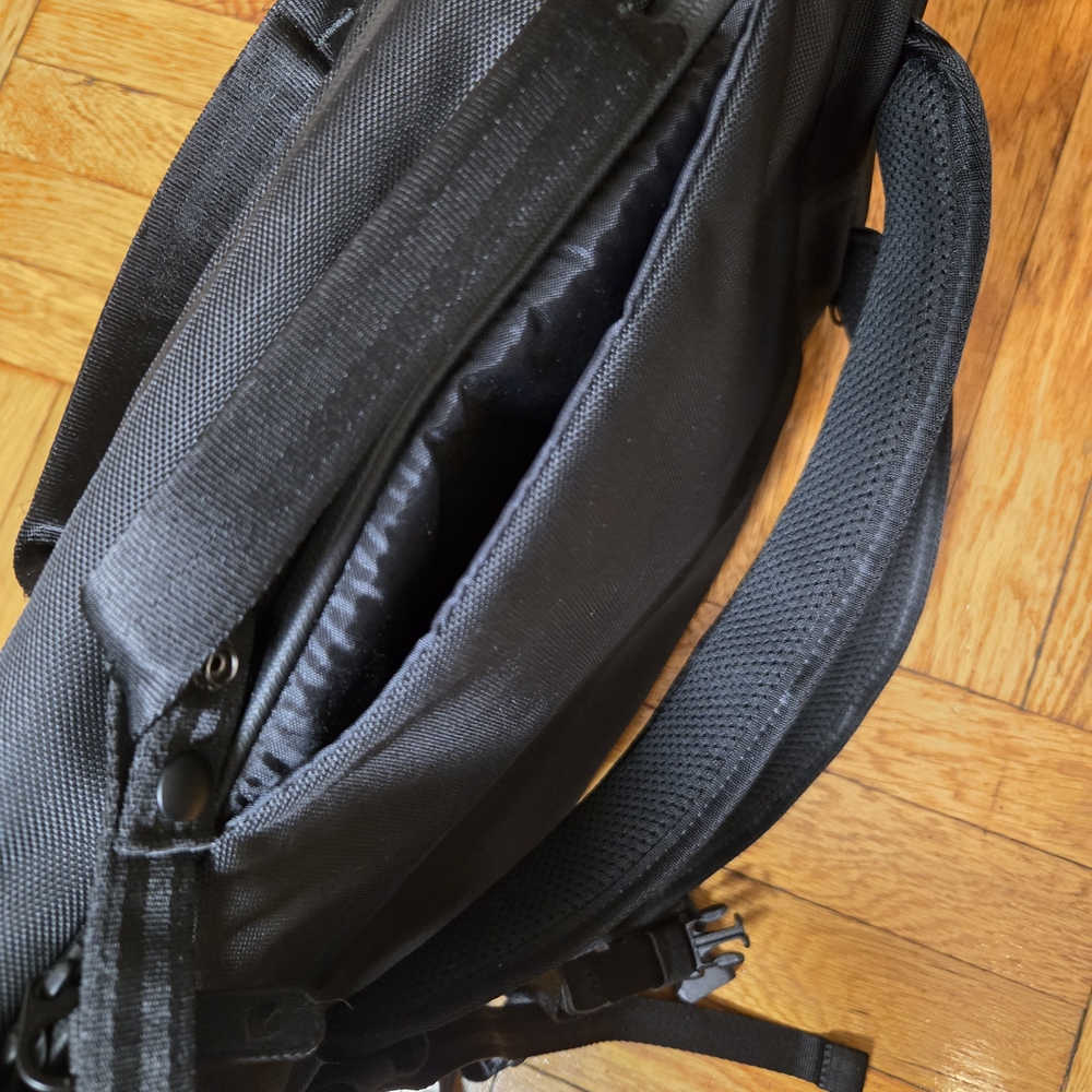 Incase Two-Way Convertible Brief - Picture 6 of 10